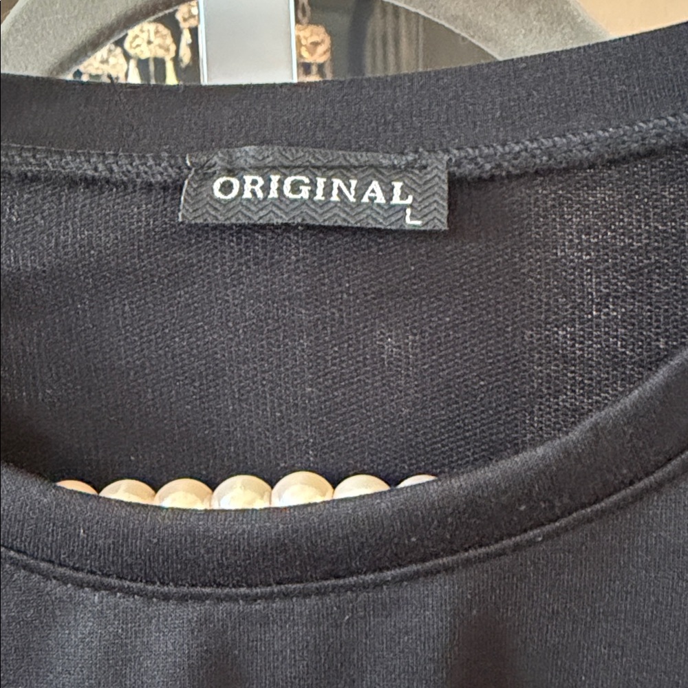 ALO Yoga Black and White Set - Picture 3 of 7